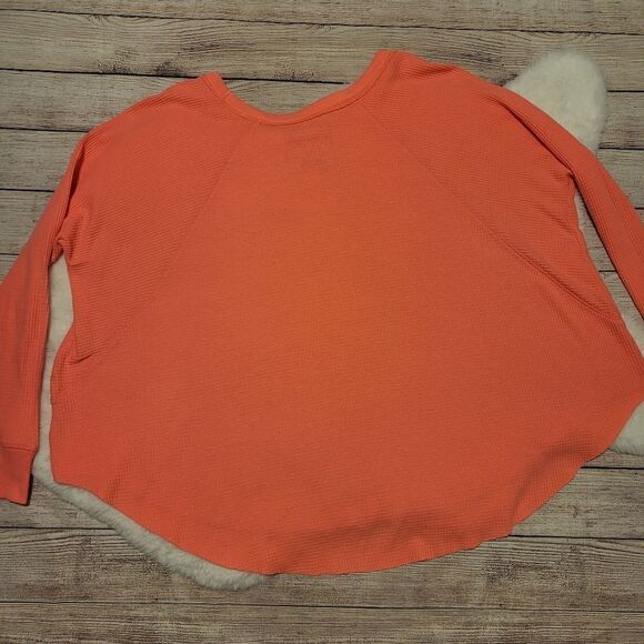 We the free neon peach colored over sized long-sleeved tee - Picture 5 of 6